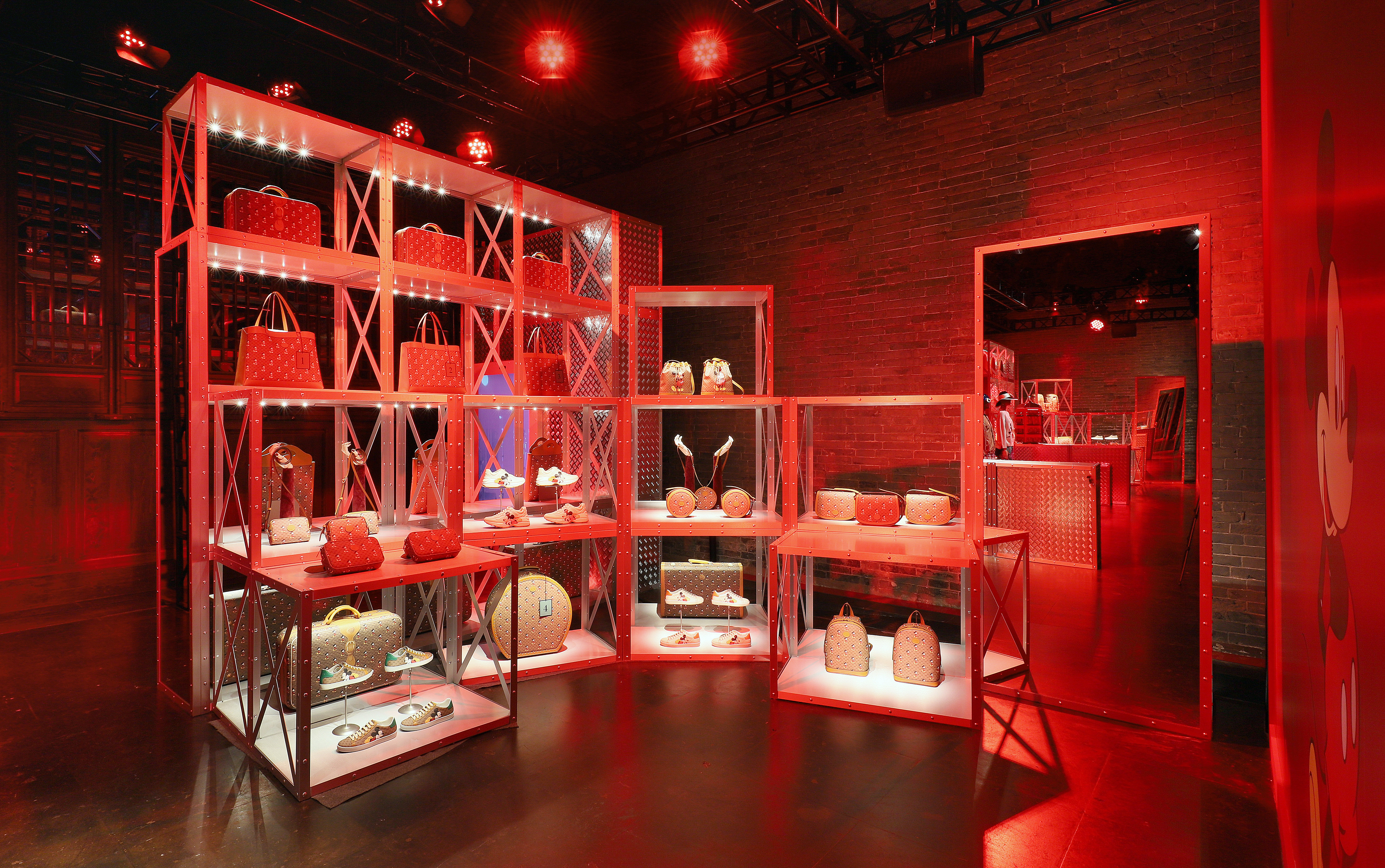 gucci米奇主题限时店亮相中国,gucci米奇太古里