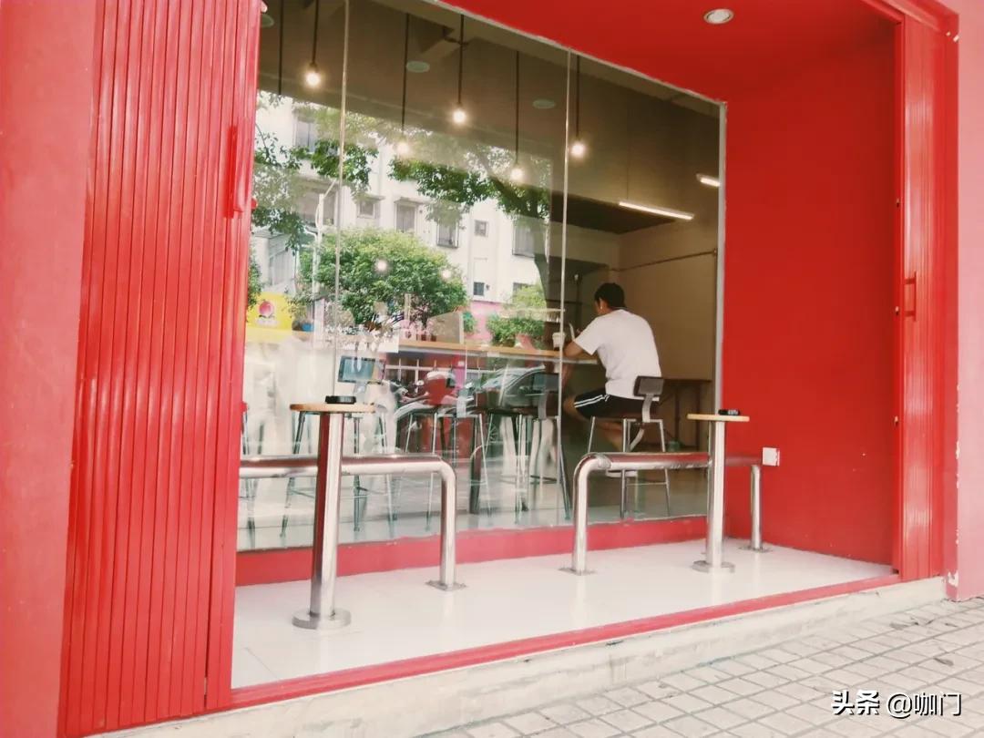 日出200+杯、运营千人粉丝群,2个人就够了