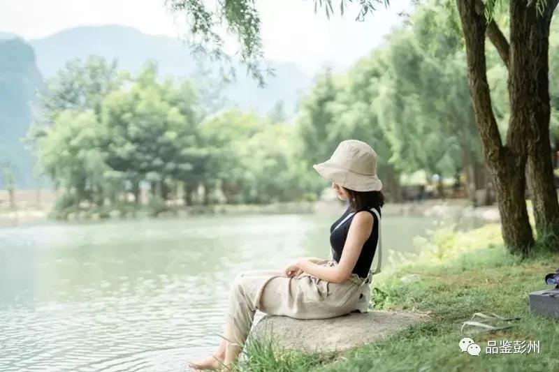 画一幅和足球有关的画简单图片,画一幅和足球相关的画