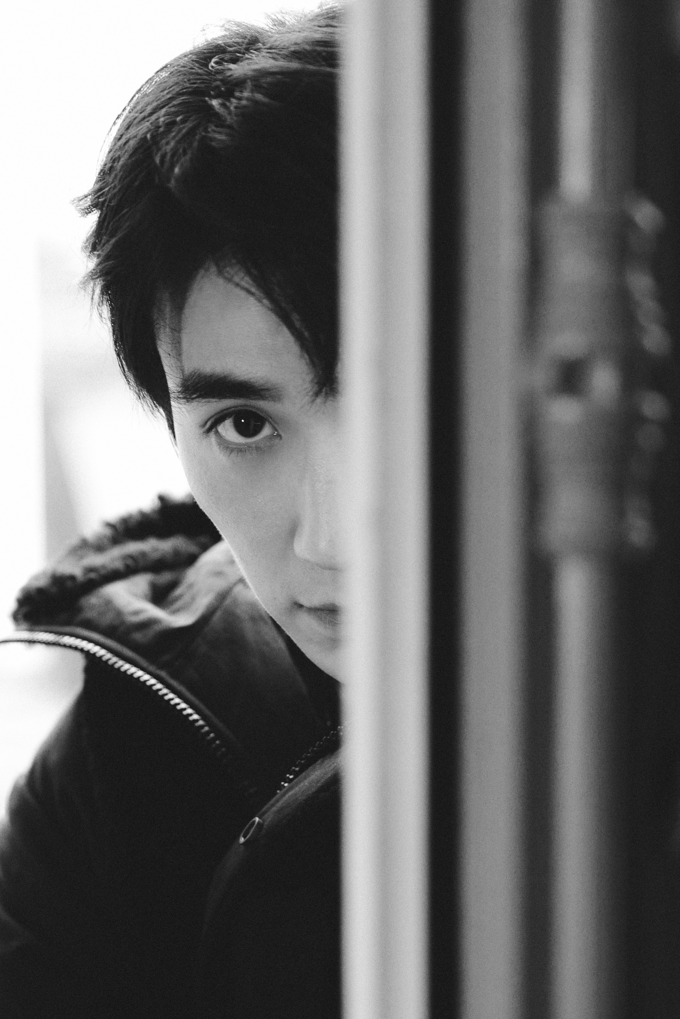 朱一龙笑容三格,朱一龙红衣绝美镜头