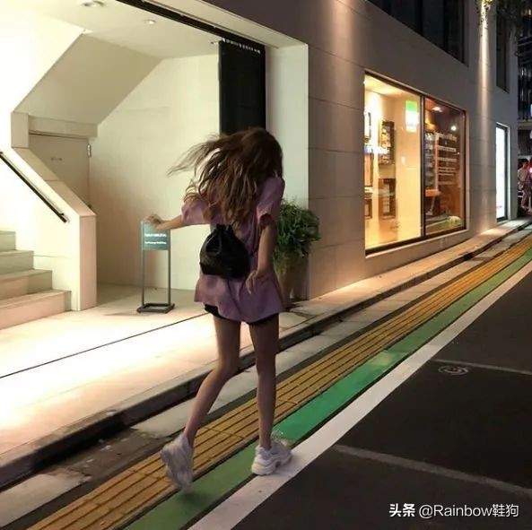 lisa穿什么鞋,人间芭比lisaattention