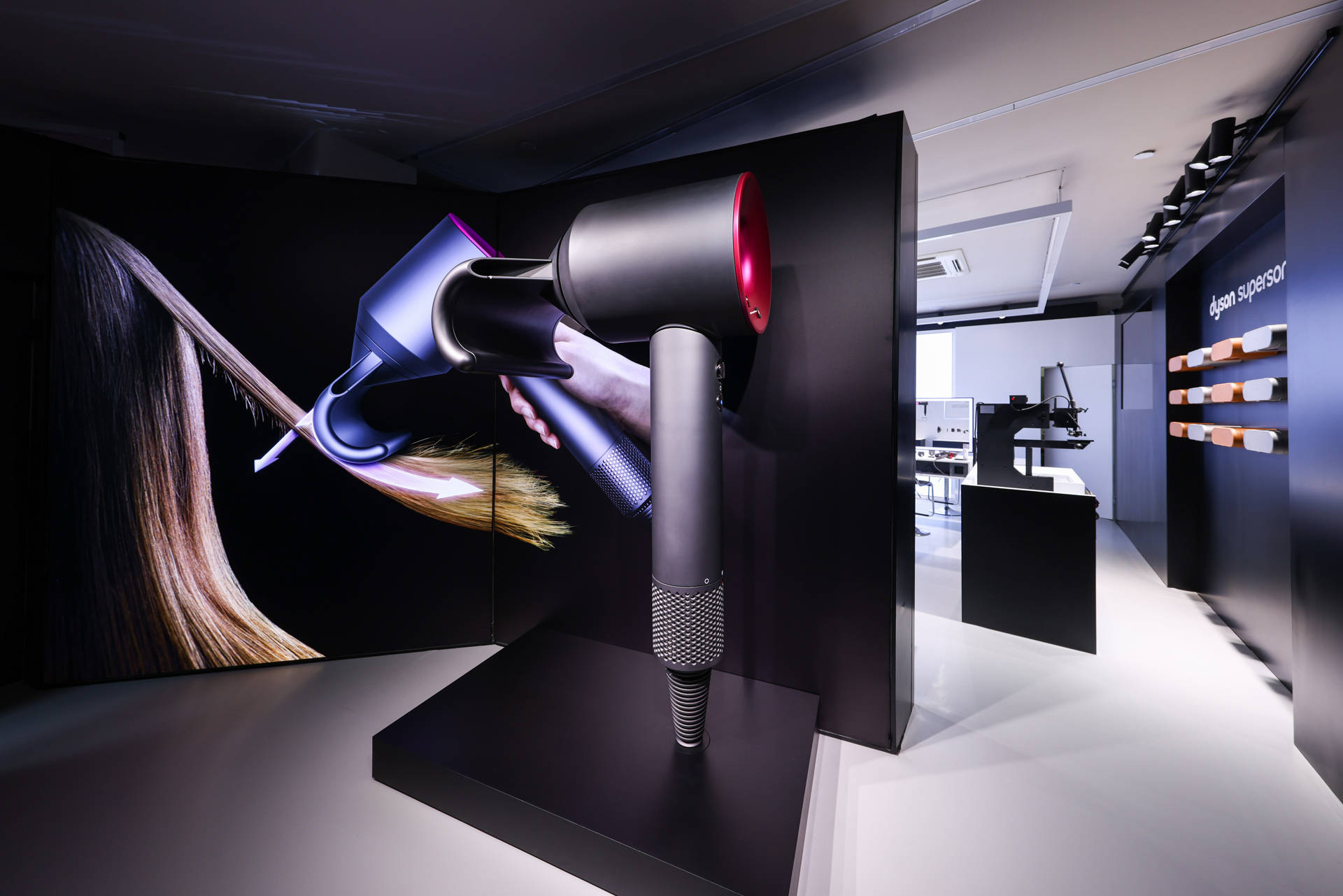 戴森新出“气流梳”“手残*党**”再也不怕头发飞翘