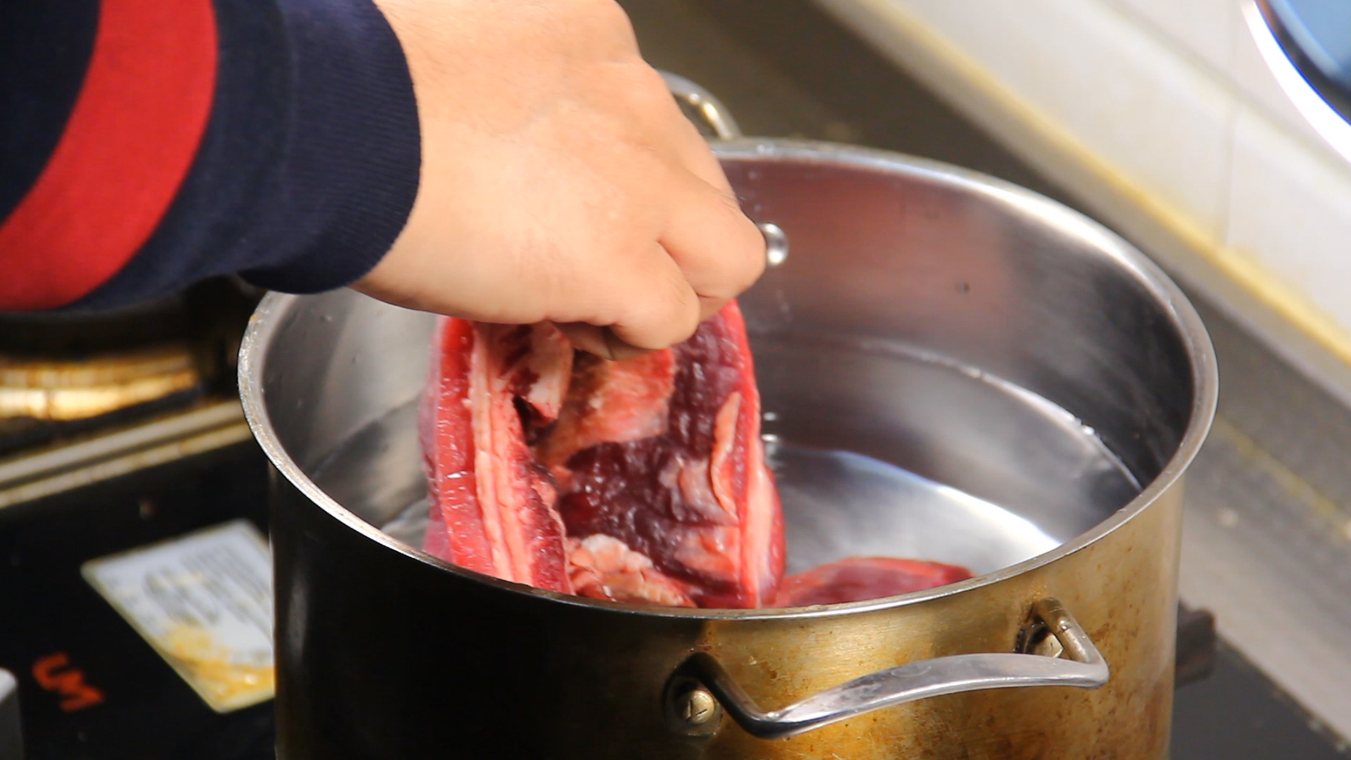 香菇牛肉酱二元一罐,香菇牛肉酱方便携带一小盒