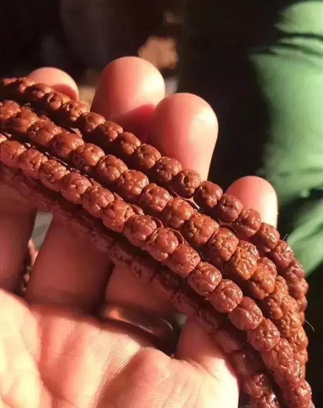 三日红小佛手包浆,这种菩提子盘玩包浆堪比小叶紫檀