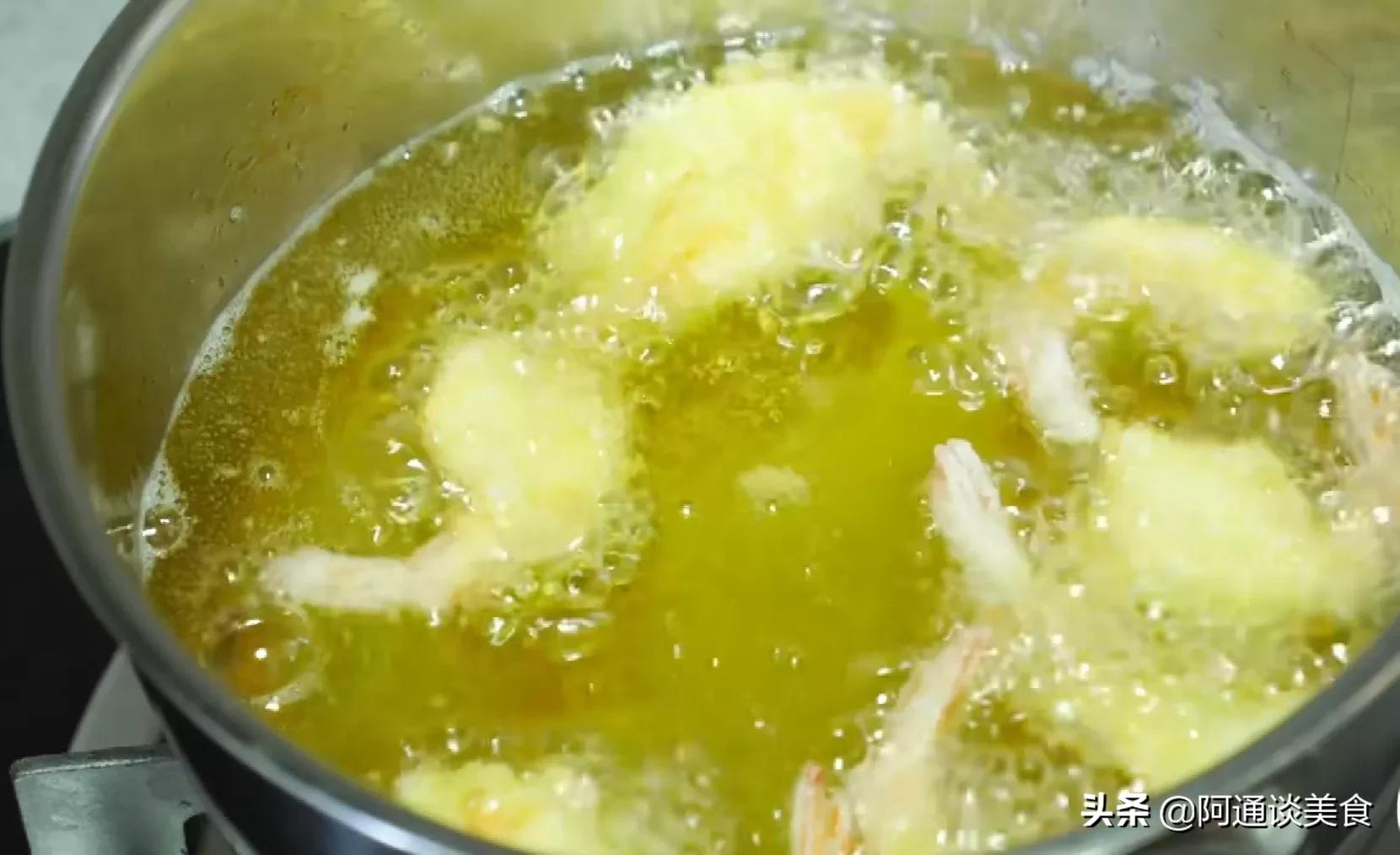 炸虾怎么做的酥脆好吃不去头,金黄炸虾的做法视频