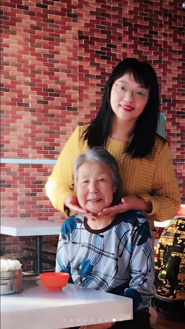 鎴戠殑姣嶄翰骞朵笉浼熷ぇ璇綍,姣嶄翰骞朵笉瀹岀編浣嗕細绔敖鍏ㄥ姏