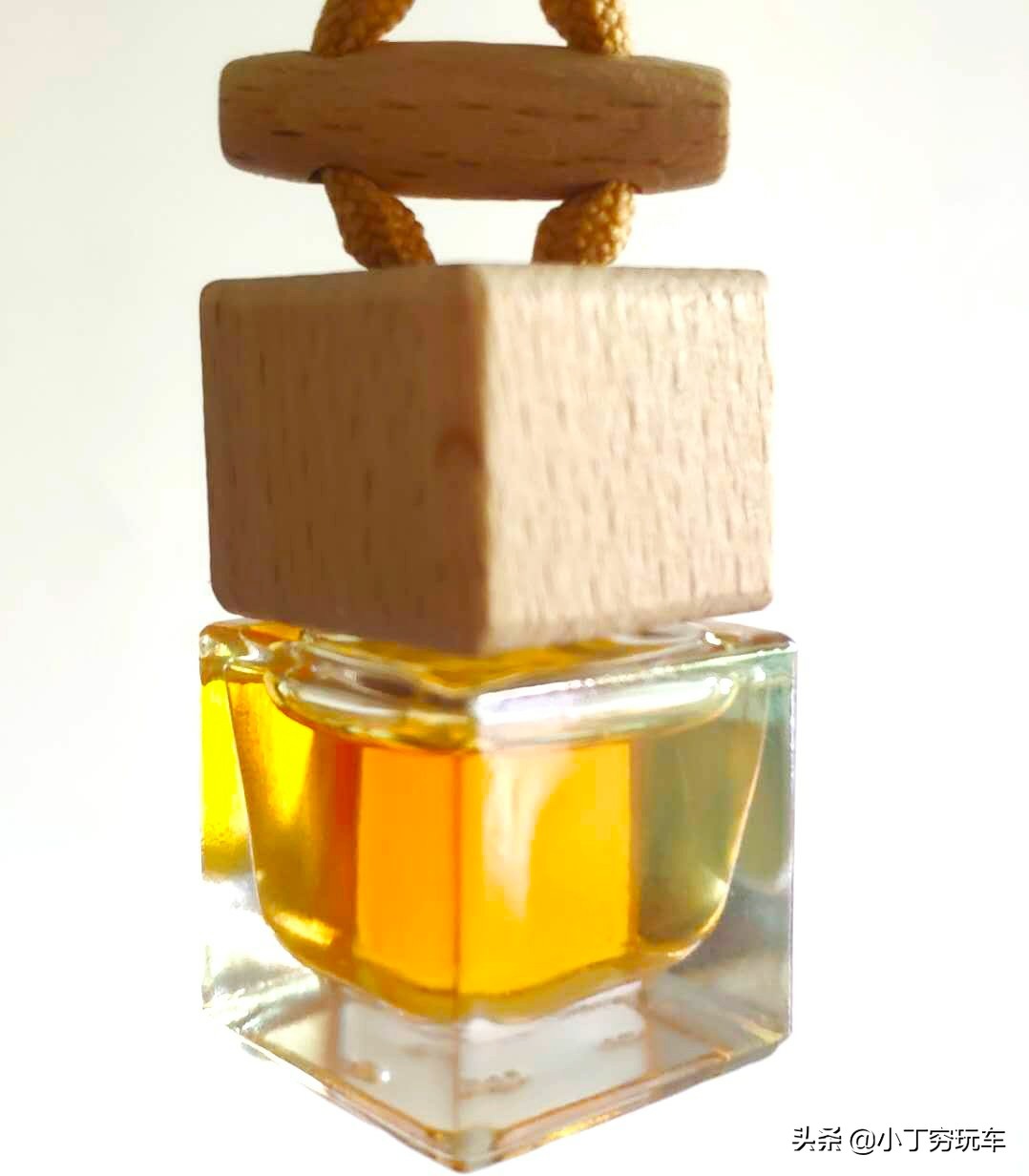 老车车内异味用什么香水好,汽车异味用什么香水最好