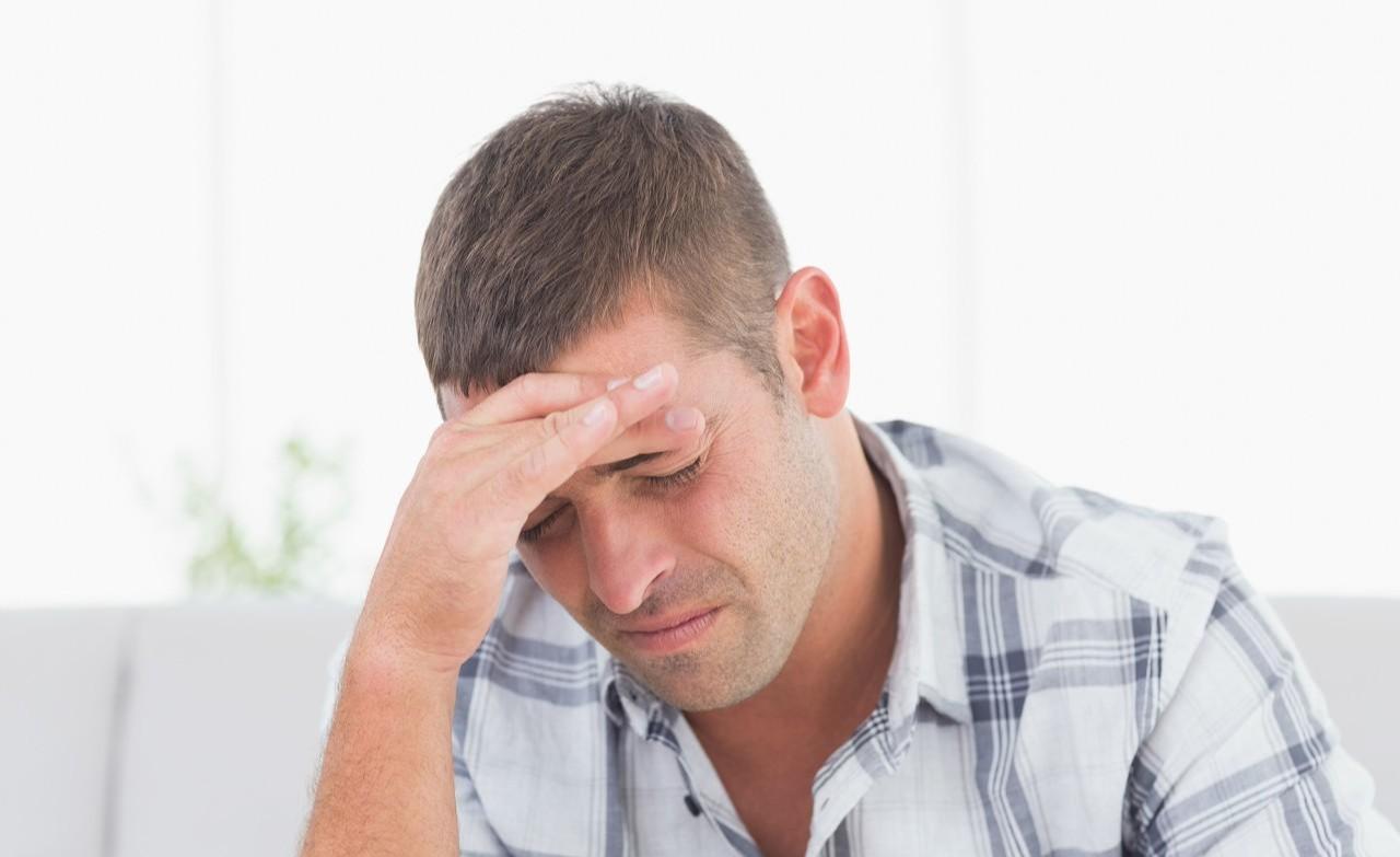 右眼局部视网膜劈裂要治疗吗,最近治疗视网膜劈裂的病例