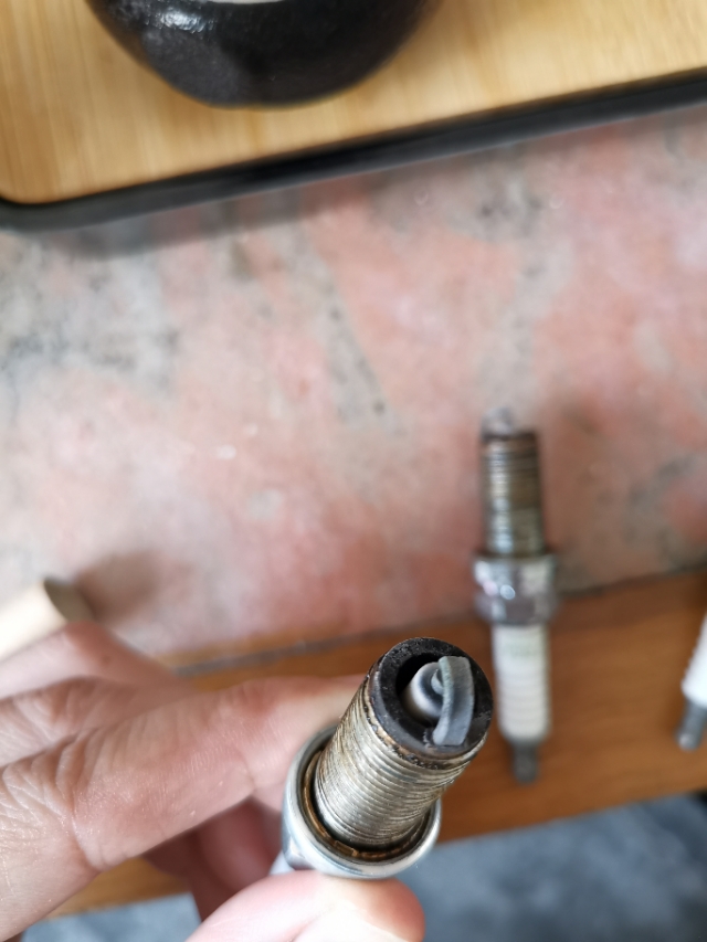 更换与检修火花塞的步骤,雪铁龙ec5火花塞怎么换