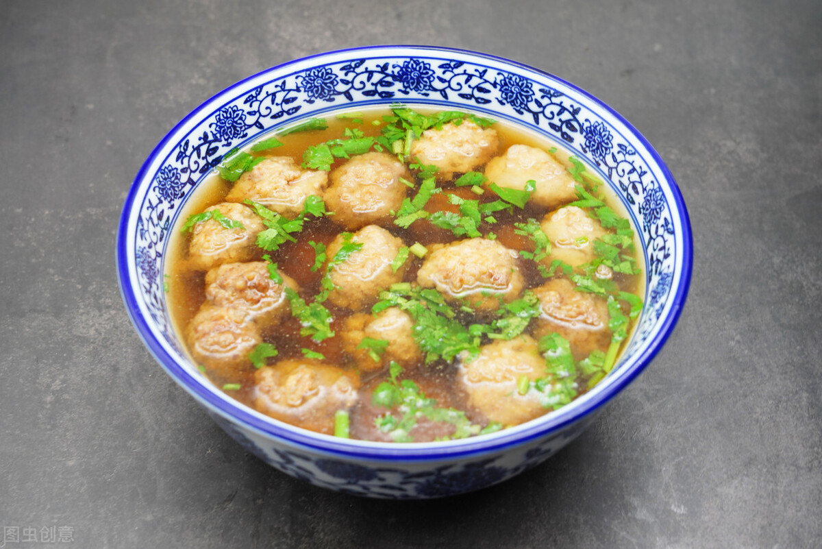 炸筋道肉丸子的家常做法大全,牛肉丸子怎么做又滑又嫩还筋道