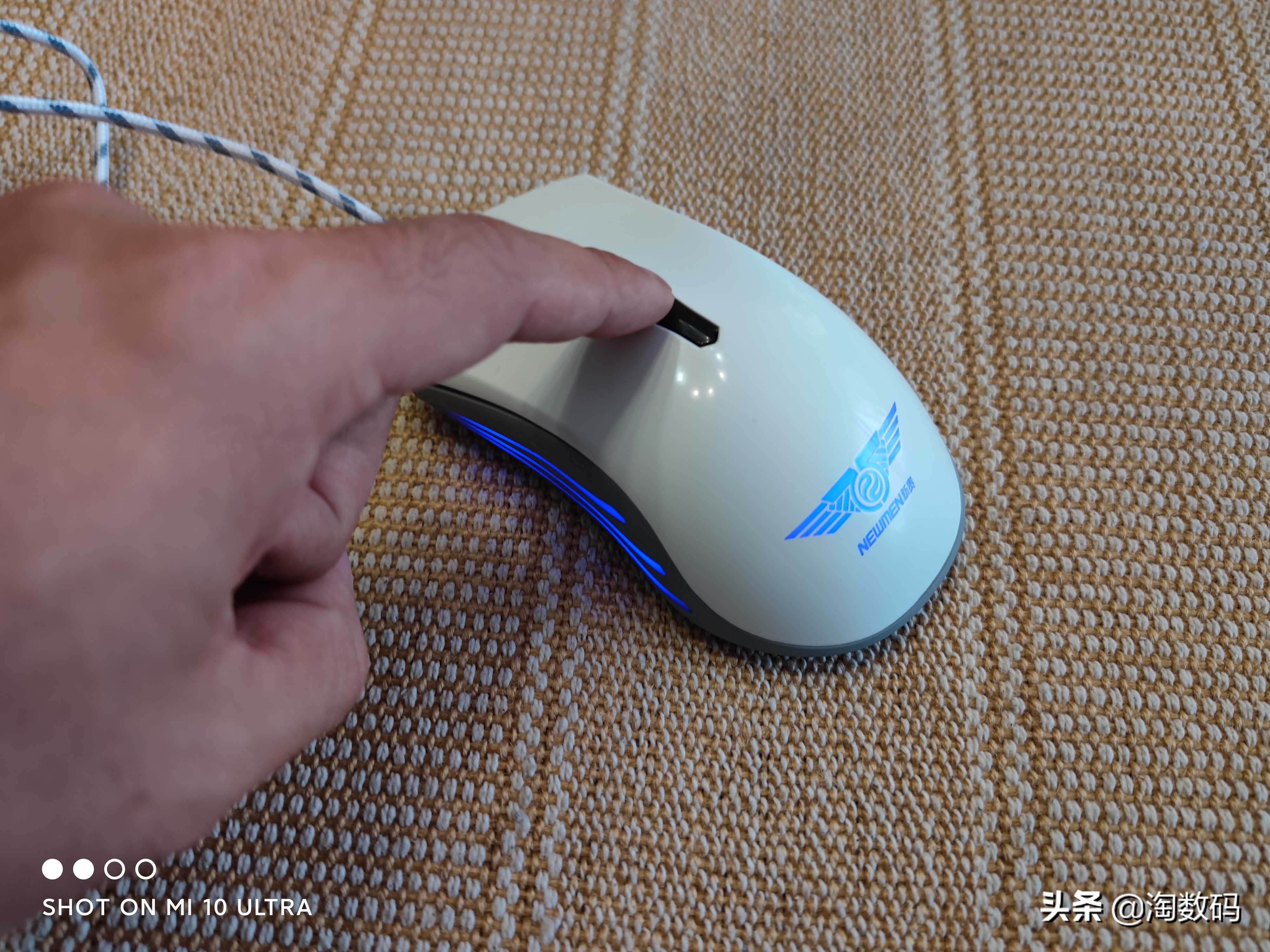 欧姆龙鼠标微动开关盖子如何拆,欧姆龙蓝点微动鼠标