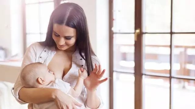 宝妈涨奶怎么办最有效的方法,回奶时涨奶有硬块的最佳处理方法