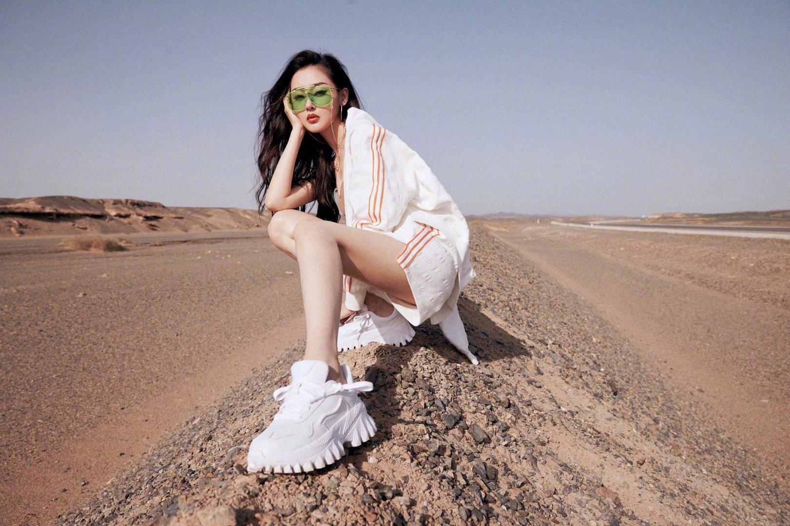 李宁首次亮相时装周,李宁展示衣服