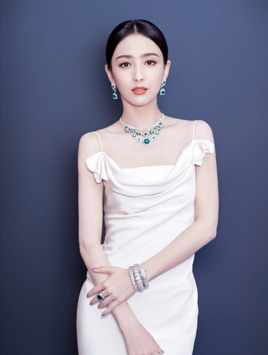 真正的美人在骨不在皮，脸上都有这3个特征，越老越有气质