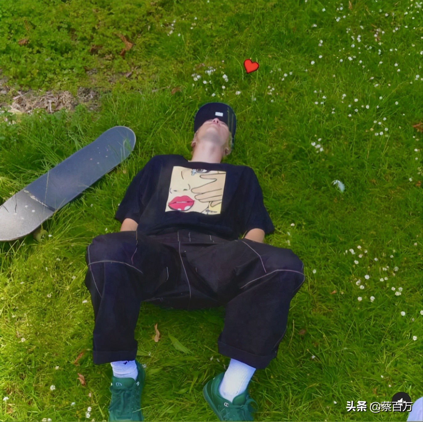 贝克汉姆晒小儿子克鲁兹工作照,克鲁兹贝克汉姆秀肌肉