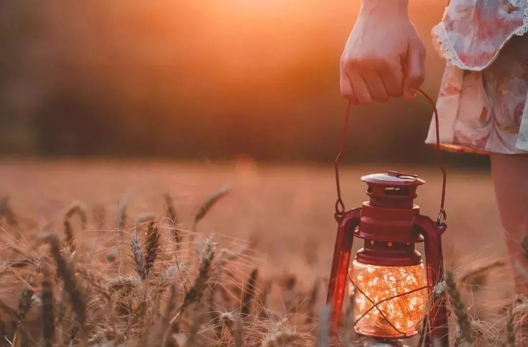 听诗歌朗诵感受,听诗歌朗读