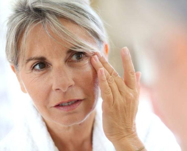 脸上皱纹多按哪个穴位能有作用,按哪个穴位可以去除眼部皱纹