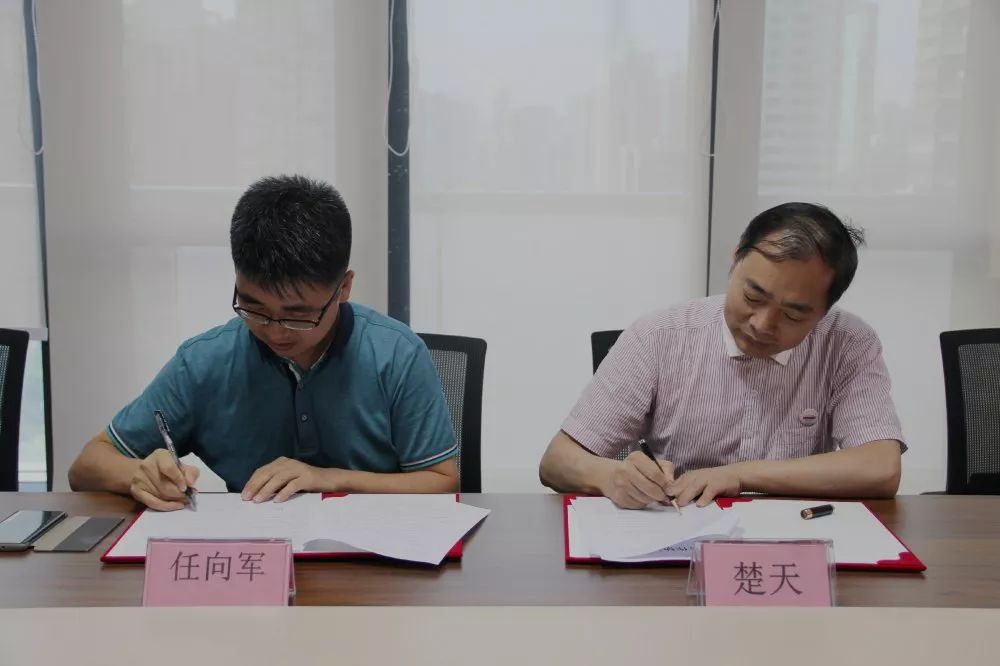 会交所与“拾果鲜生”强强联手丨美味石榴登上“智会茶吧”