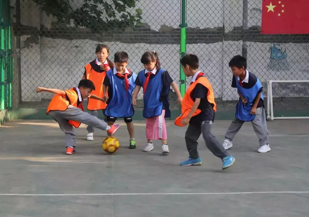 中国媒体团考察,探访全国足球特色学校