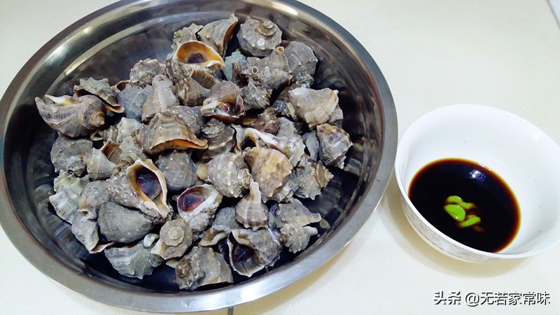 死臭海螺对人体伤害大，知道这4种挑选方法，能把海鲜小贩挑哭！