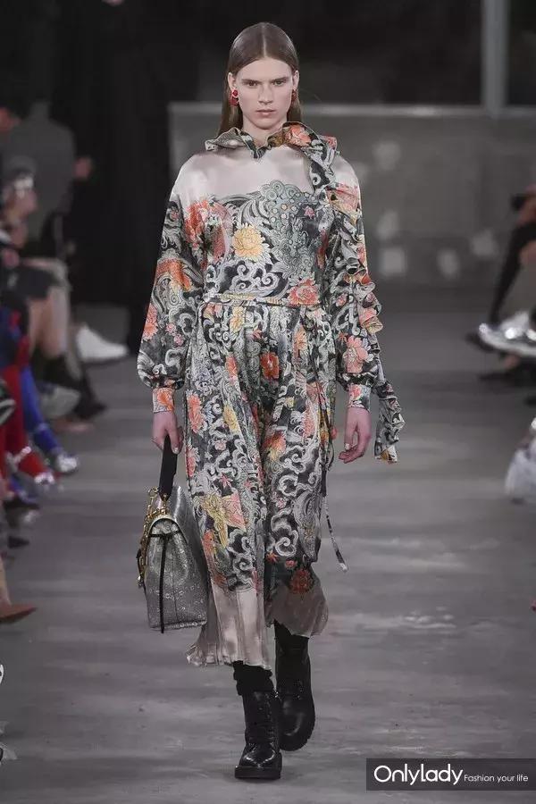 张艺兴valentino东京神图,张艺兴valentino秀场表演