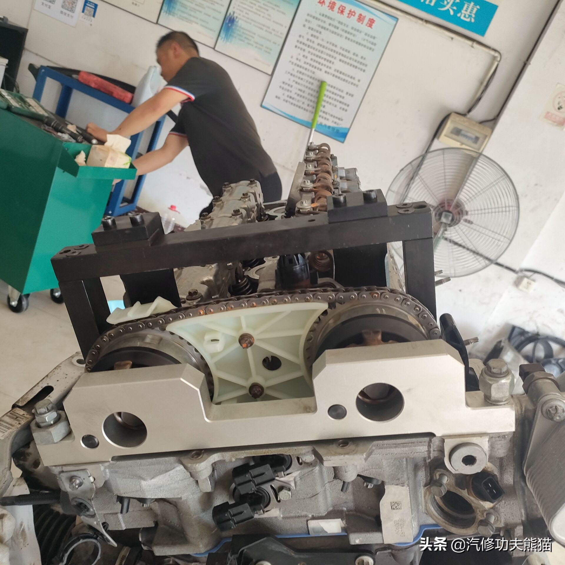 宝马e90325i2007款,宝马e90漏机油通病