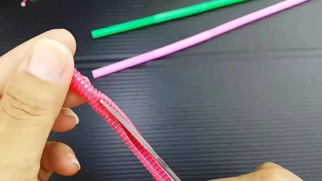 七彩的吸管剪一剪,DIY的蜗牛,天鹅,简直太像了(附教程)