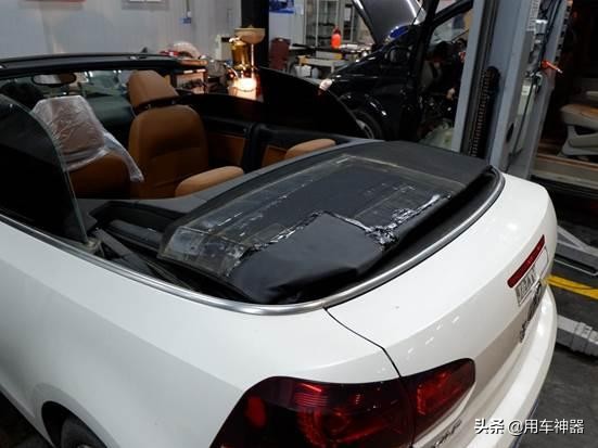 售价高达40万的敞篷高尔夫，棚顶居然被人放火了！