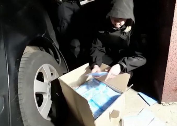 为了几箱口罩，乌克兰小偷铤而走险，伪装“特工”抢劫投机商