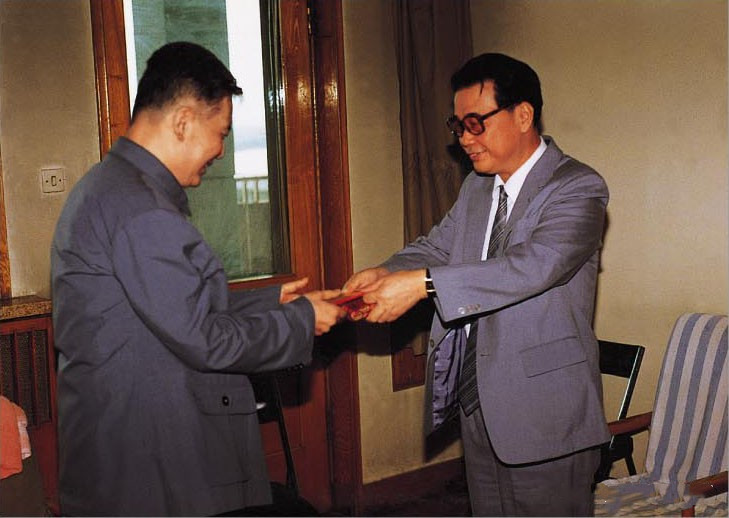 邓稼先和杨振宁原子弹,杨振宁眼中的两弹元勋邓稼先