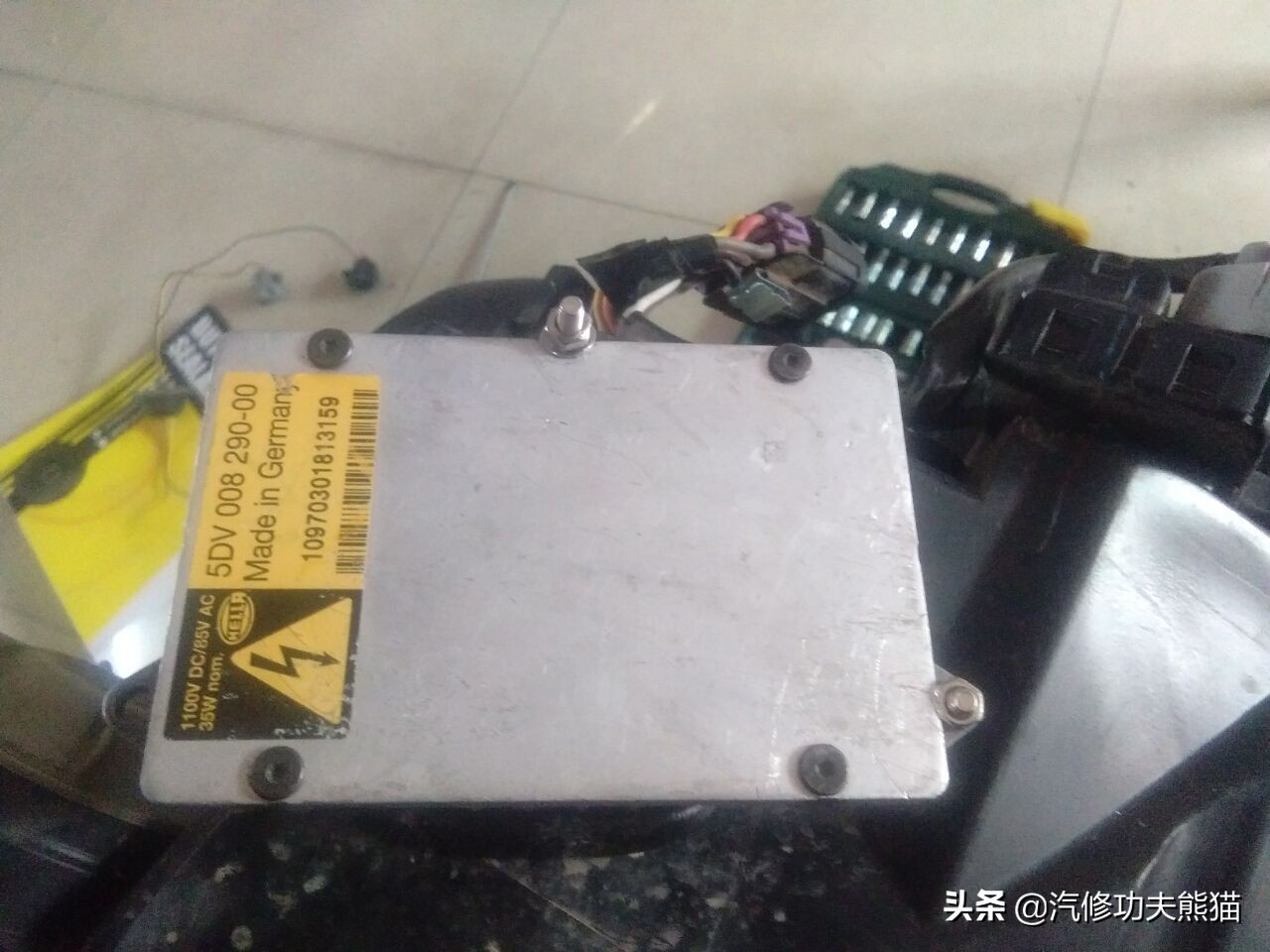 别克凯越换车灯灯泡,别克凯越换车灯