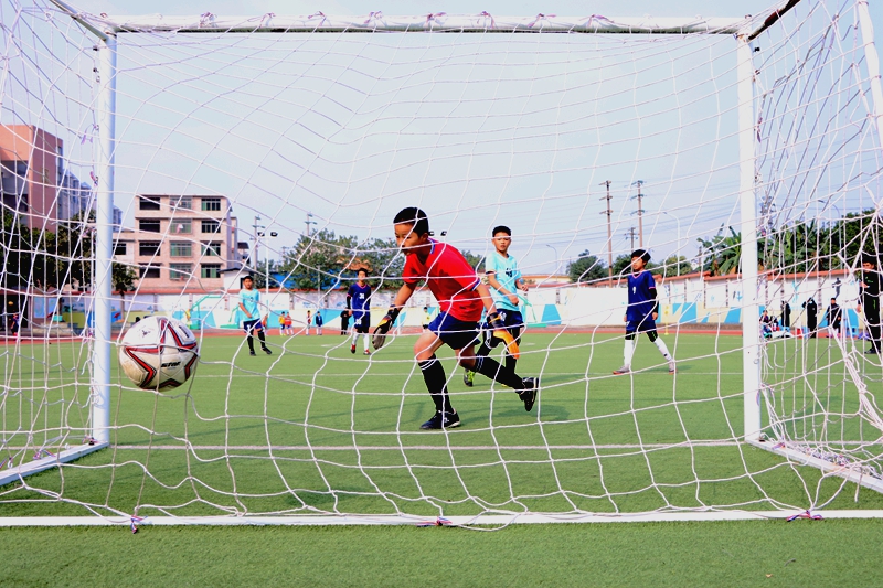 足球少年各显神通,足球少年巅峰对决