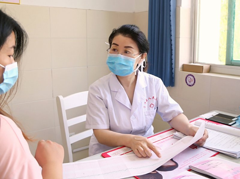 产妇产后出血医护凌晨奔赴救治,产妇大出血医务人员抢救