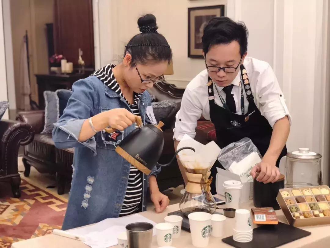 咖啡室品味慢生活 (咖啡厅小资情调的精致生活)