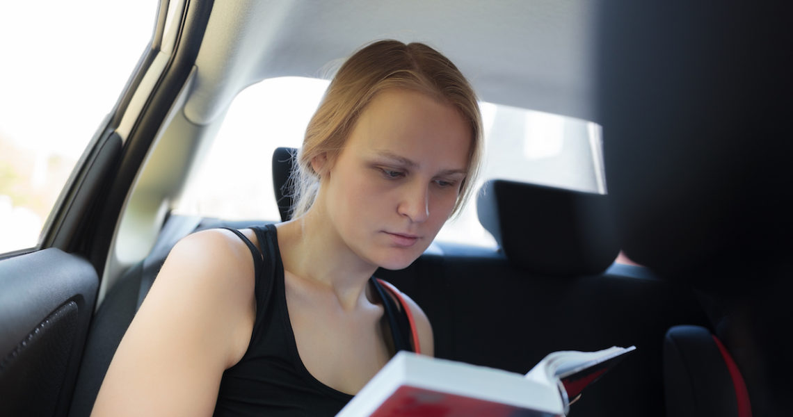 一坐车就晕车呕吐教你三个小窍门,一坐车晕车怎么治疗