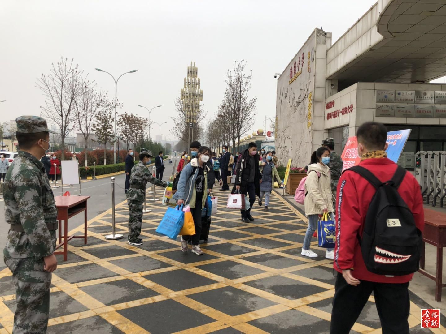 上课、就餐单人单桌，虢镇中学“硬核”管理迎开学