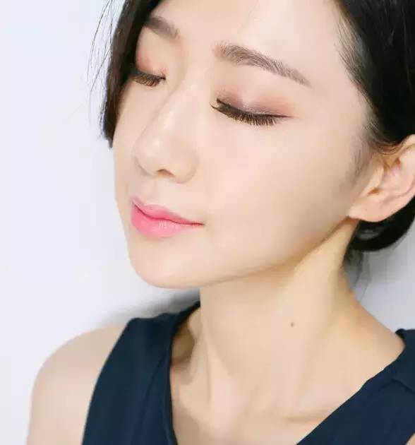 画下眼线正确全过程教程,手把手教你画眼线视频大全