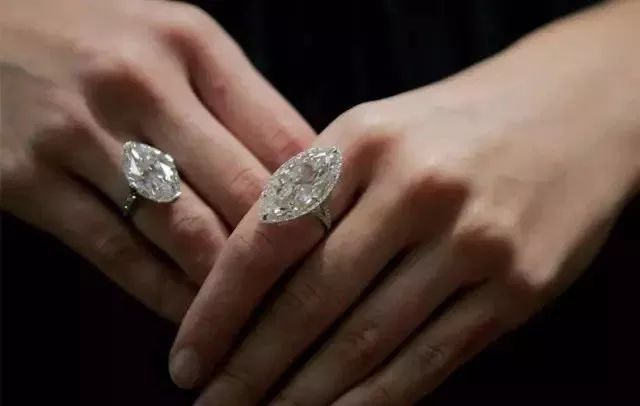 铂金钻戒一直佩戴会有磨损吗,黄金戒指戴久不亮怎么办