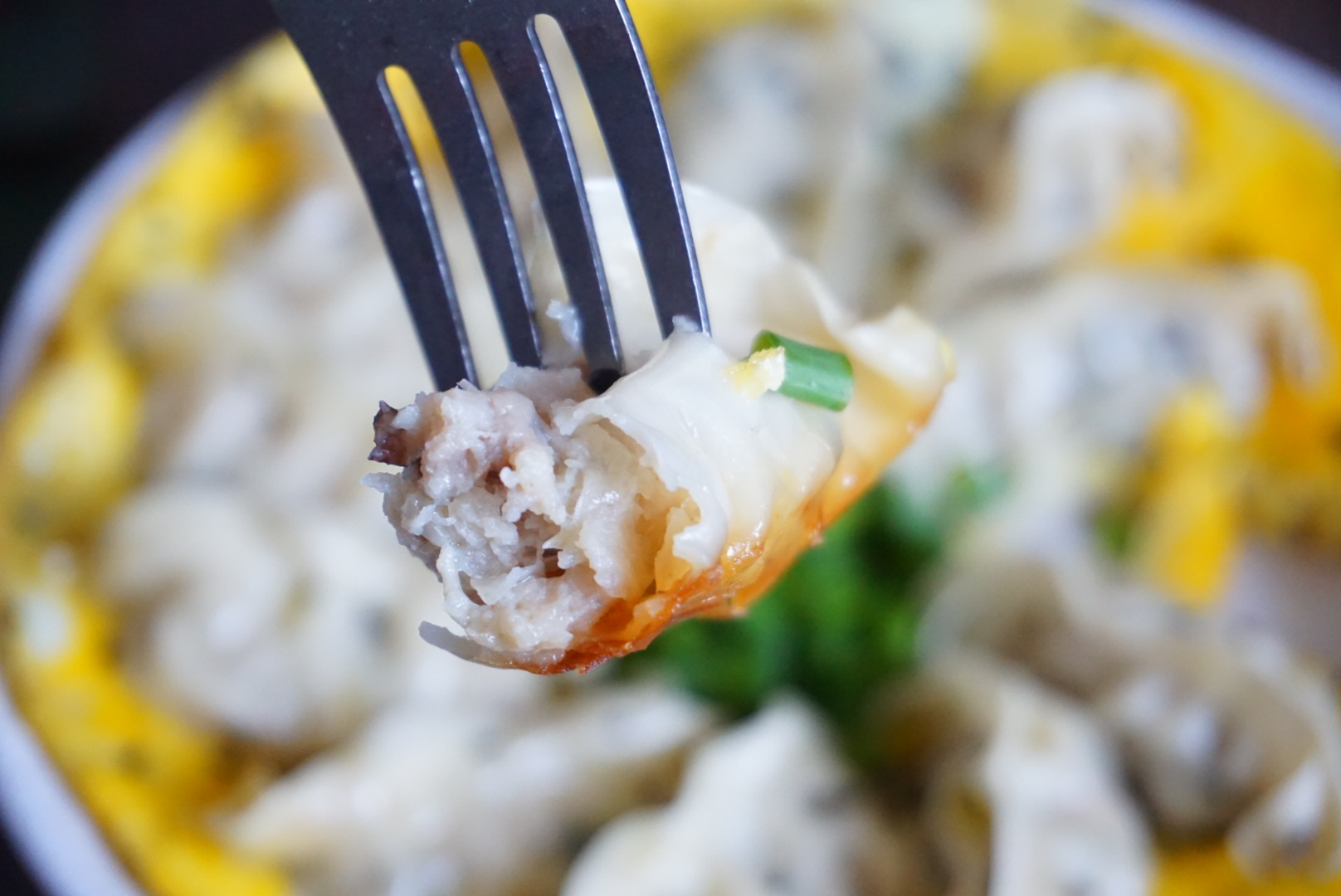 抱蛋煎饺中蛋液需要加水吗,网红蛋饼煎饺的做法