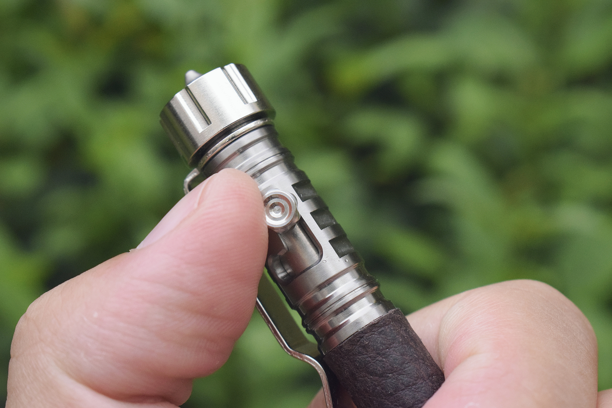 弘安保罗战术笔破窗效果,尊奢体验