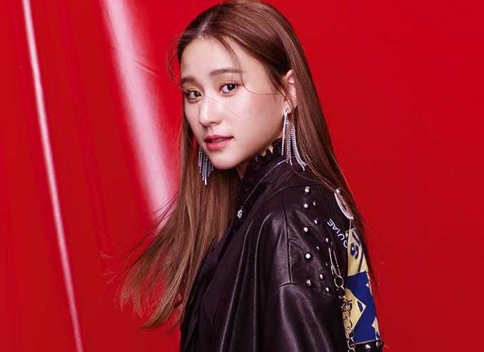 窦骁何超莲现身赌王告别式帅照,赌王何超莲窦骁赌王告别仪式