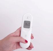 体温计量腋下左右不一样,体温计腋下测多少度算正常