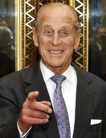 菲利普亲王和女王的幸福时刻,英国女王和菲利普第一次相见