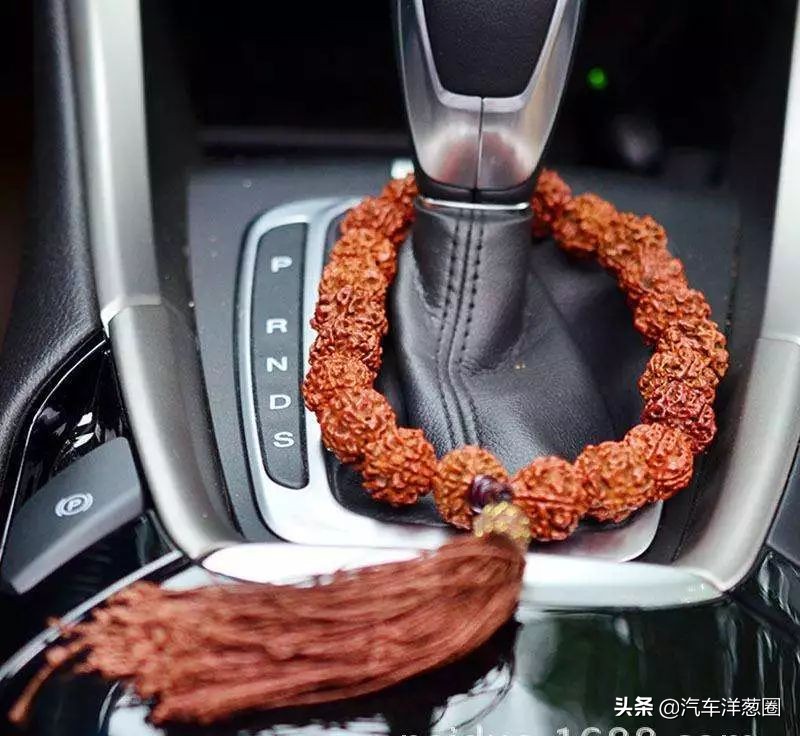 情人节开车接女朋友,情人节堵车女朋友要分手