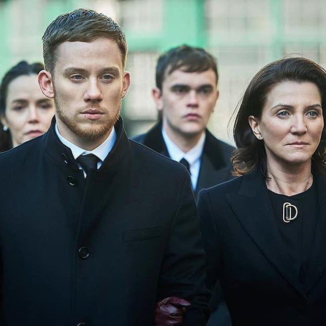 二流剧本，一流动作戏，《突袭》导演这部黑帮剧，太过瘾