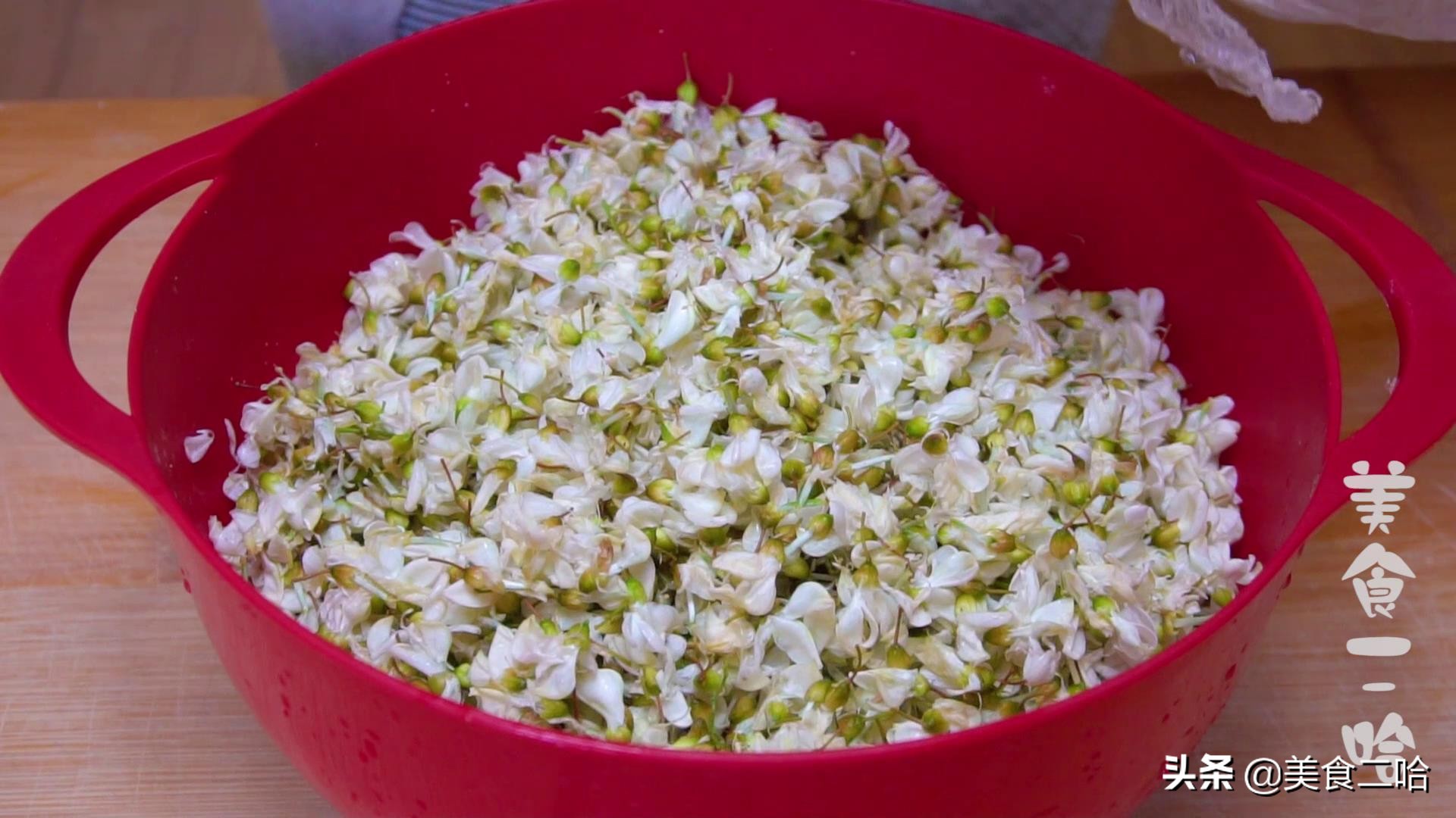 槐花怎么蒸比较好吃可以冷冻保存,家常蒸槐花的正确方法和做法