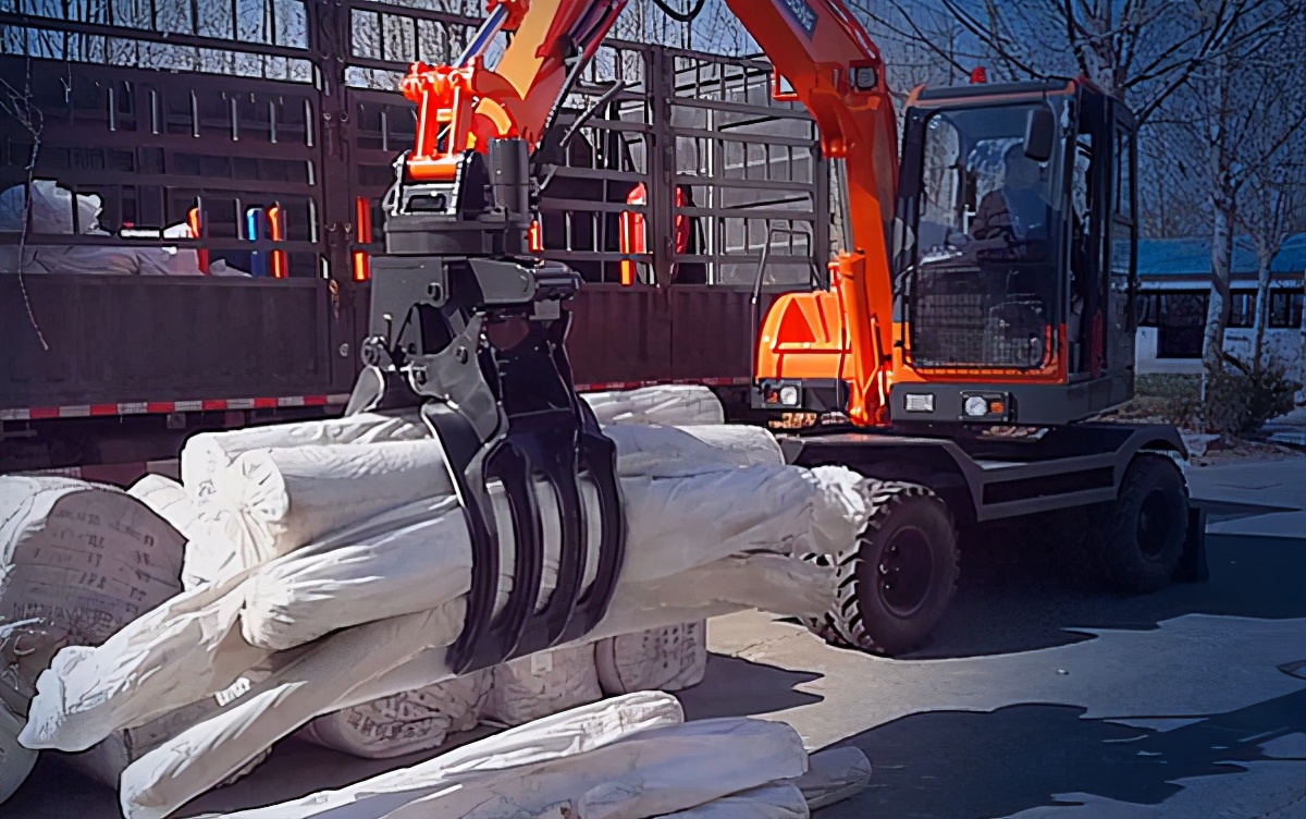 老手开挖掘机是真正的挖掘机,开挖机挖土用16个动作有多快