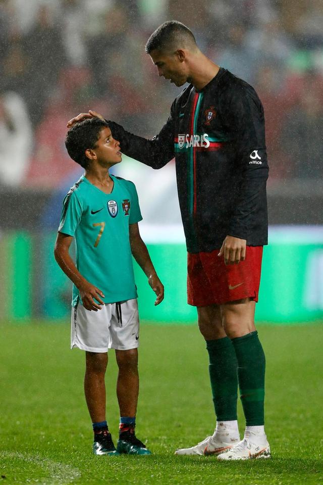 贝克汉姆c罗梅西感情,c罗培养儿子马特奥踢球