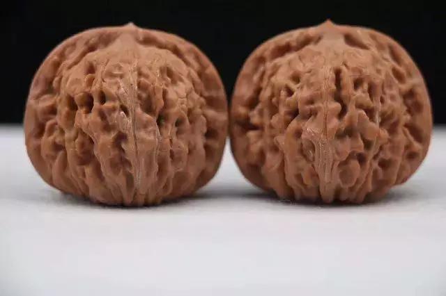 文玩核桃越盘越黑,盘文玩核桃的好处