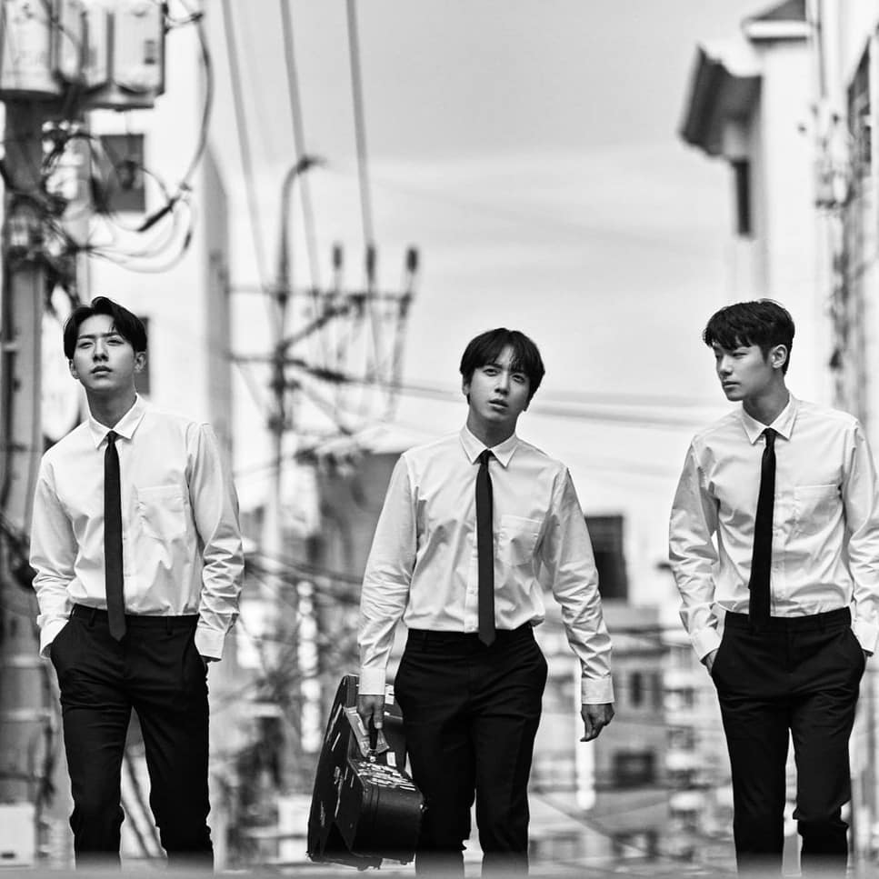 cnblue成员郑容和,郑容和组合cnblue哭了